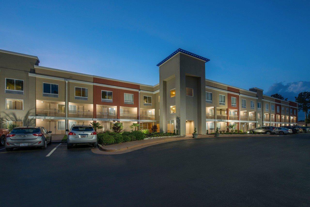 Days Inn By Wyndham Florence Near Civic Center Buitenkant foto