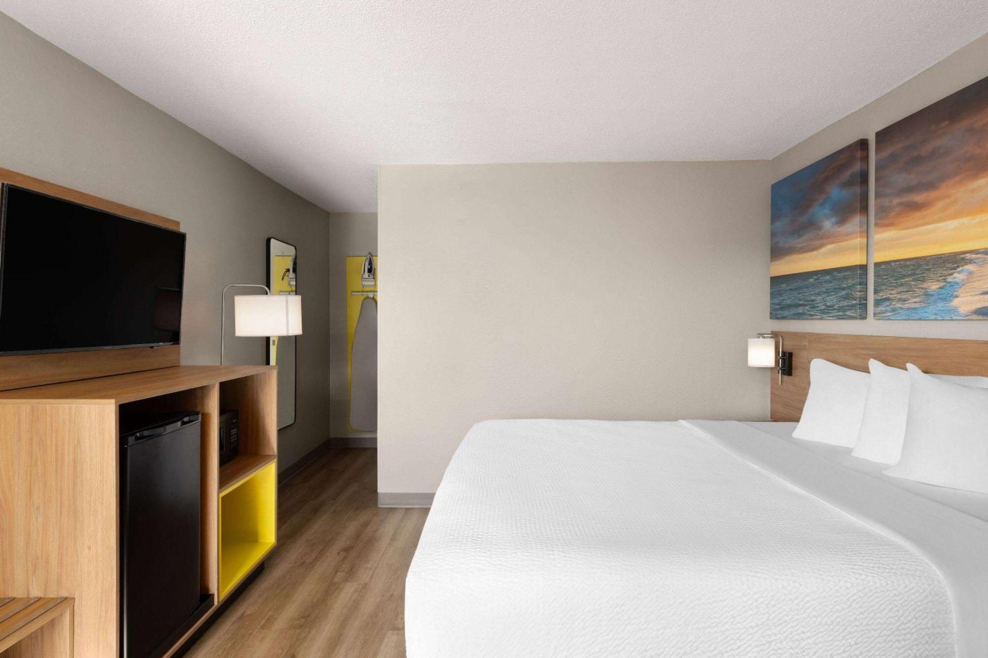 Days Inn By Wyndham Florence Near Civic Center Buitenkant foto