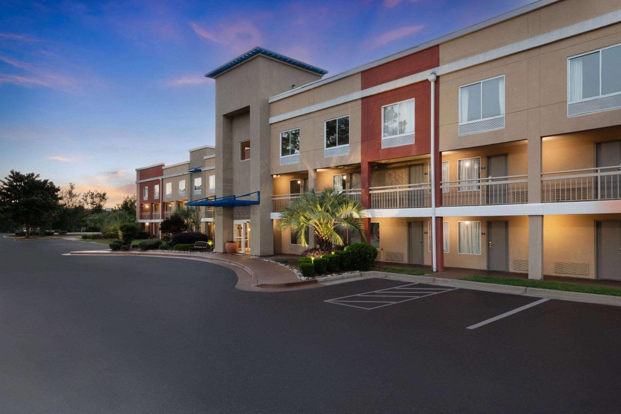 Days Inn By Wyndham Florence Near Civic Center Buitenkant foto