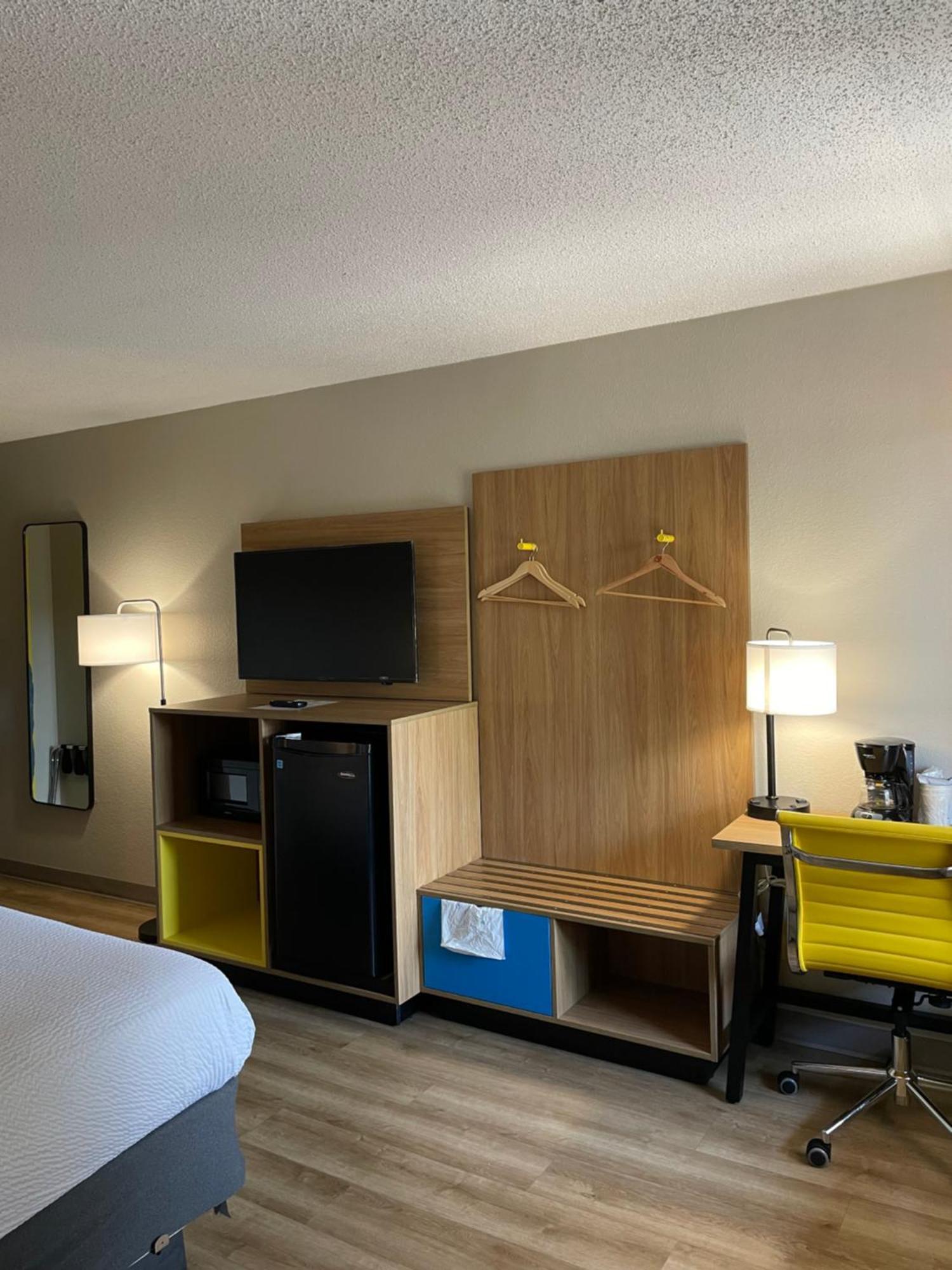 Days Inn By Wyndham Florence Near Civic Center Buitenkant foto