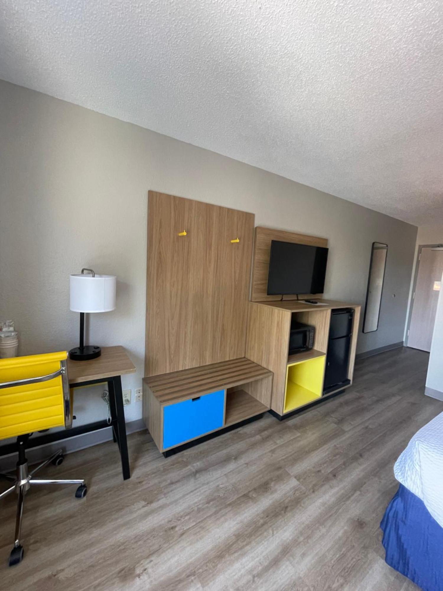 Days Inn By Wyndham Florence Near Civic Center Buitenkant foto