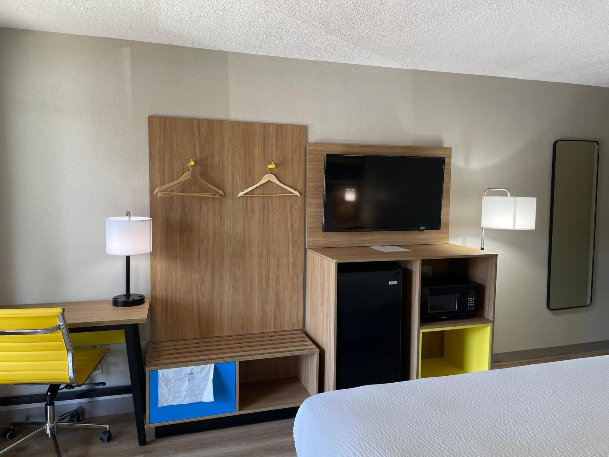 Days Inn By Wyndham Florence Near Civic Center Buitenkant foto