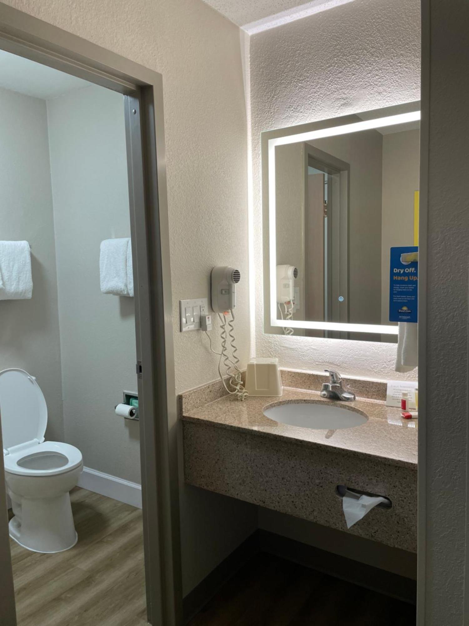 Days Inn By Wyndham Florence Near Civic Center Buitenkant foto