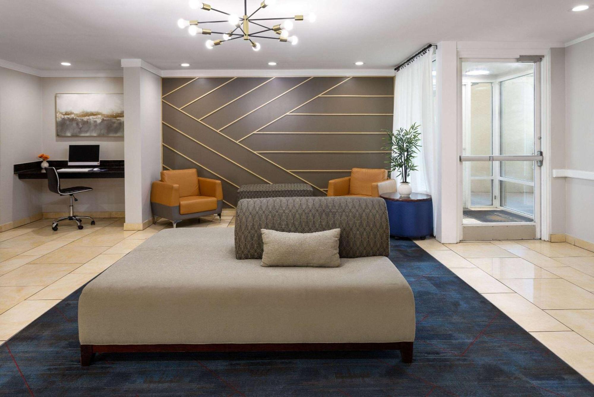 Days Inn By Wyndham Florence Near Civic Center Buitenkant foto