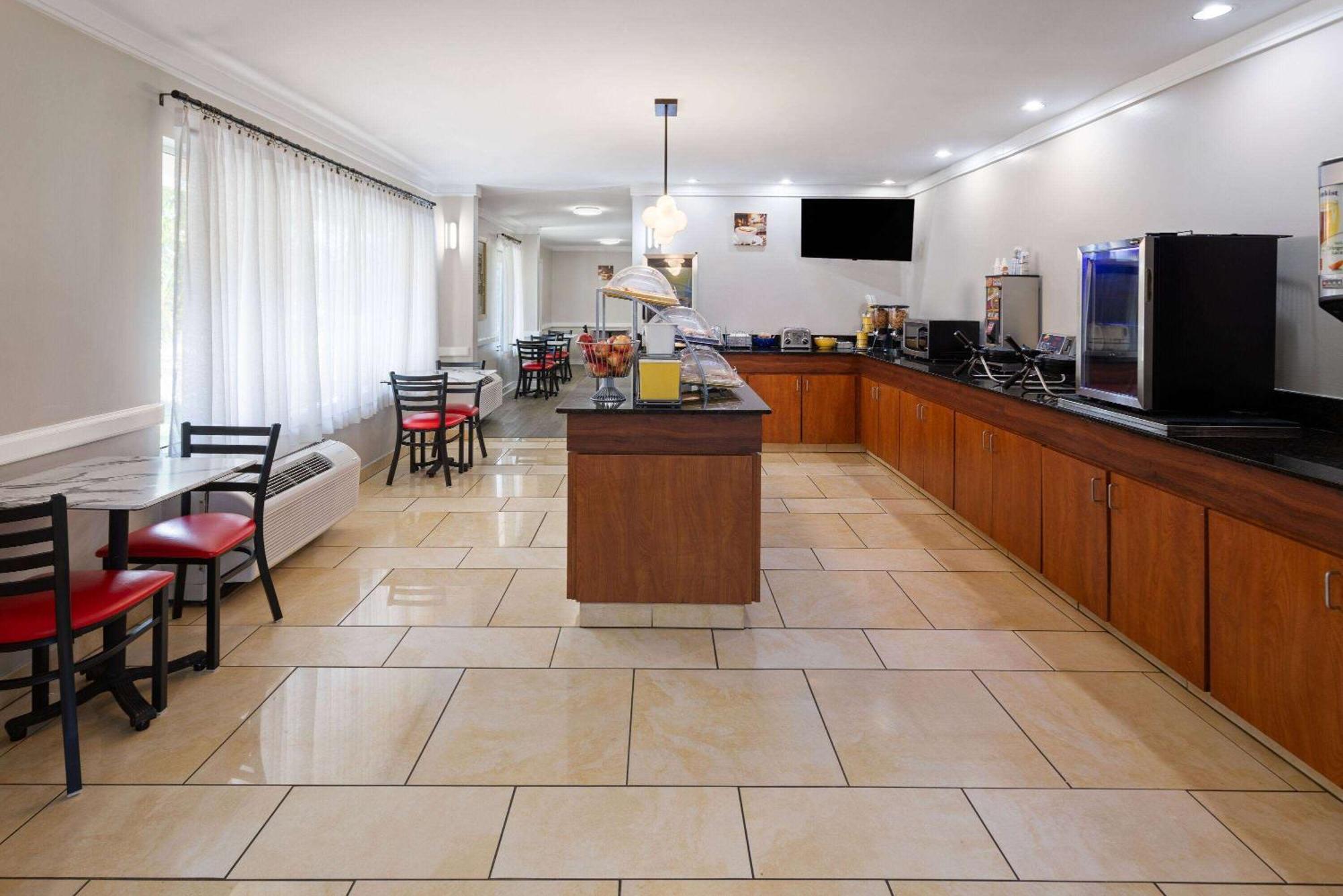 Days Inn By Wyndham Florence Near Civic Center Buitenkant foto